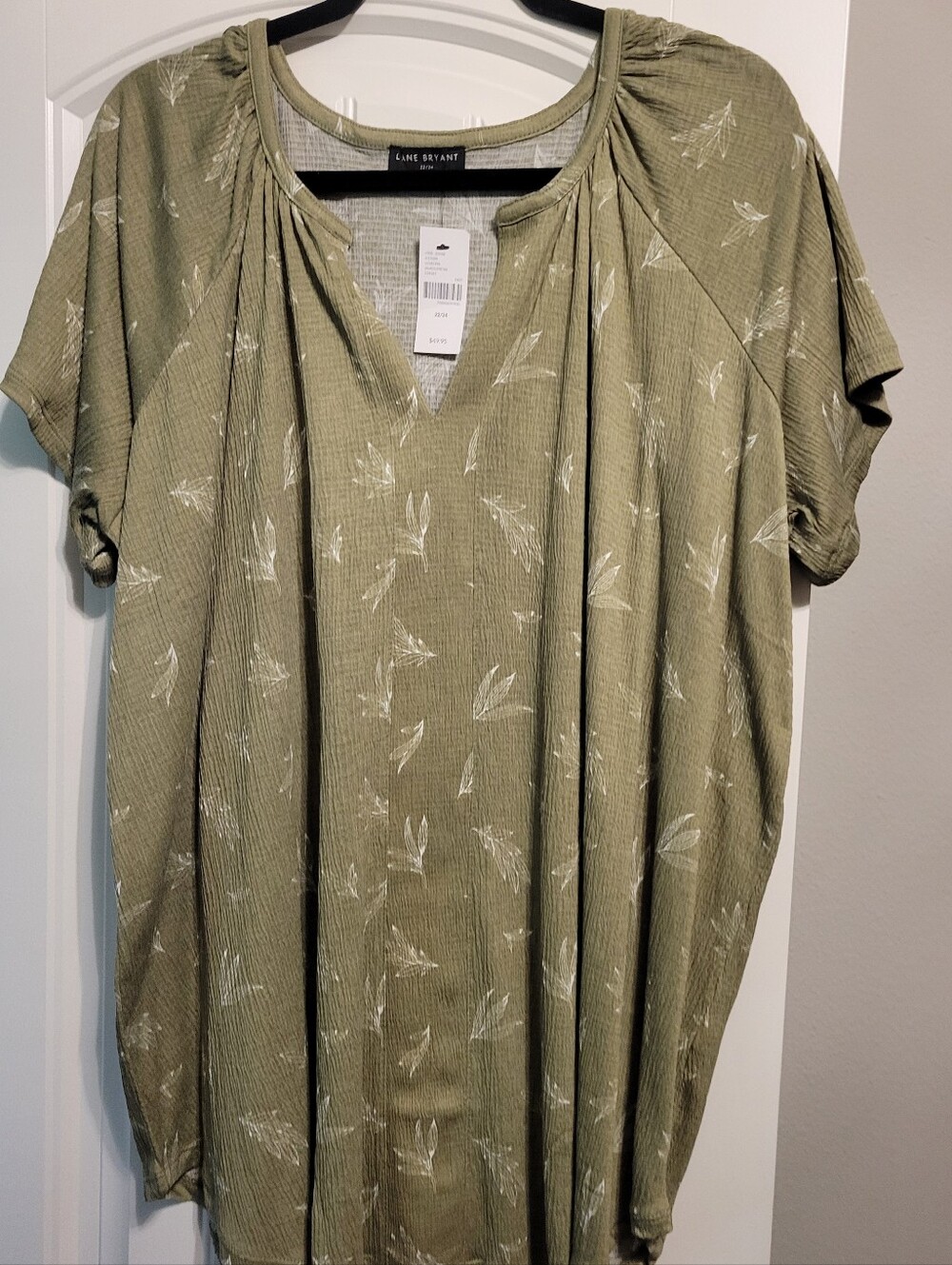 Lane Bryant Olive Green Short Sleeve V-Neck Tunic with White Leaf Print